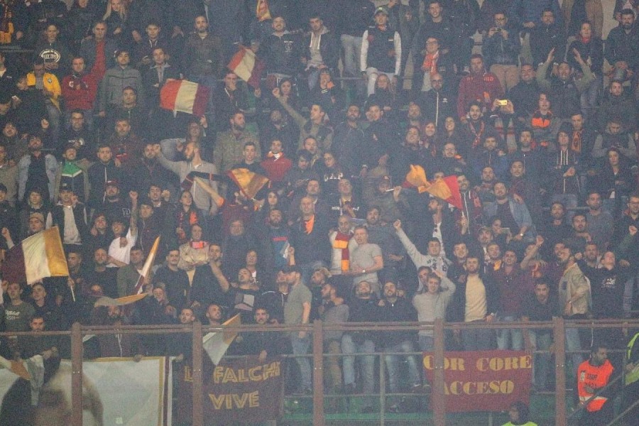 Il settore giallorosso a San Siro, di Mancini