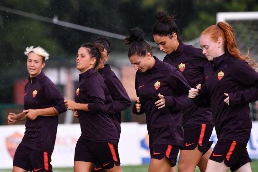 La Roma Femminile in allenamento, di LaPresse