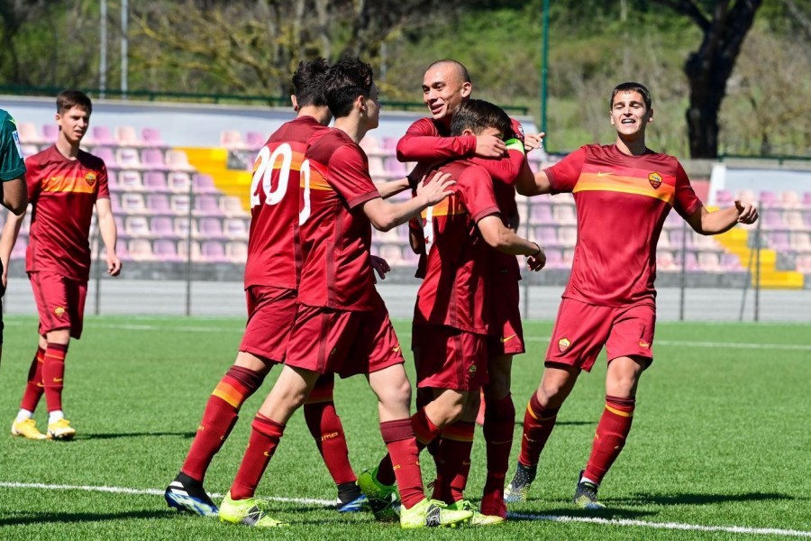 I ragazzi della Roma Under 18 durante il derby della scorsa settimana, di LaPresse