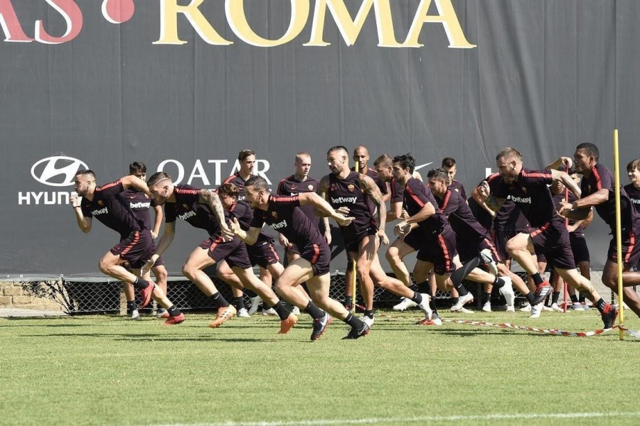 La Roma in allenamento, di LaPresse