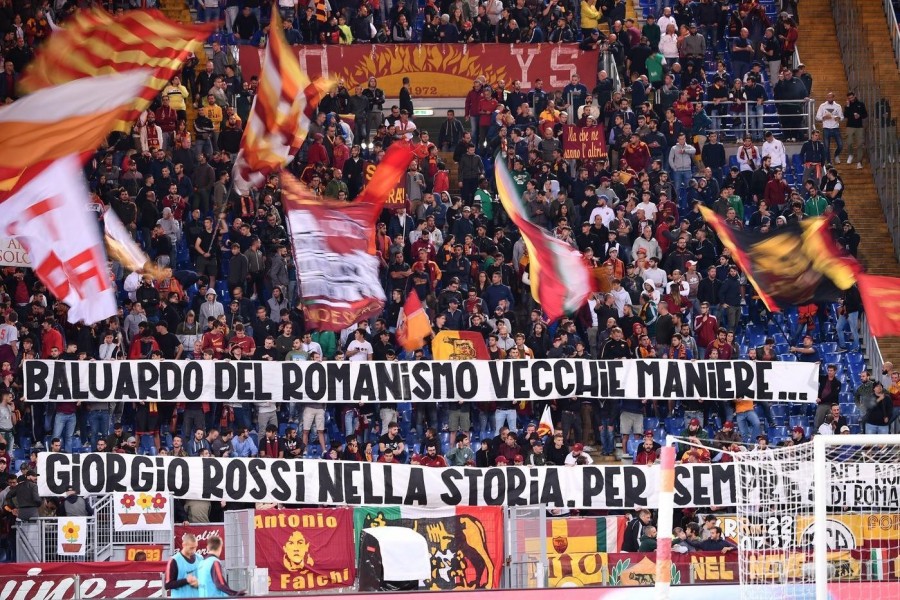 Lo striscione apparso in Curva Sud, di LaPresse