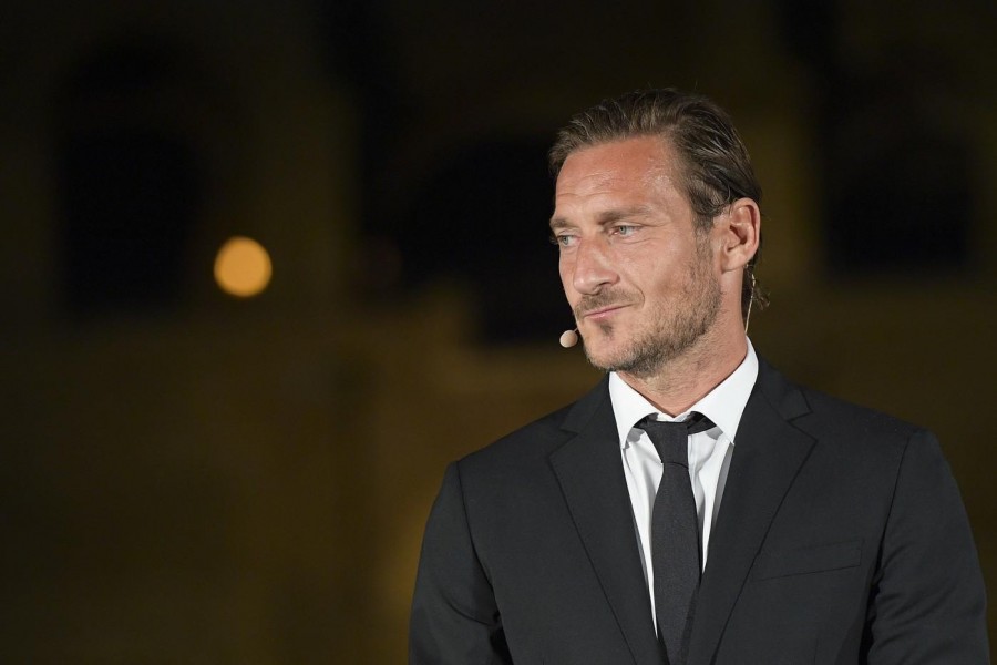 Totti al Colosseo, di LaPresse