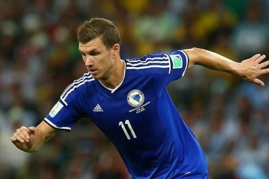 Dzeko con la maglia della Bosnia