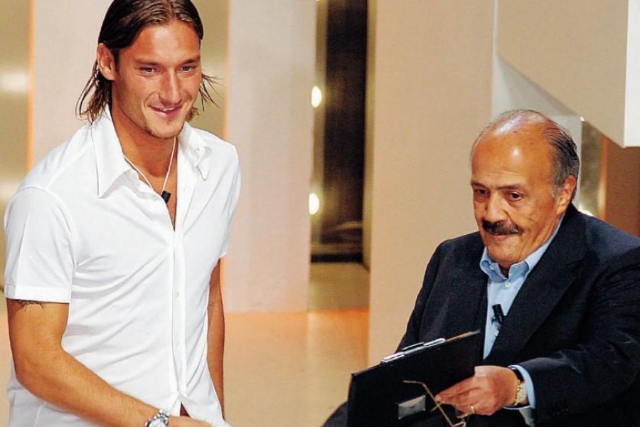 Maurizio Costanzo con Francesco Totti nel 2003, di LaPresse