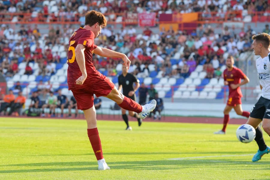 Filippo Tripi in azione con la maglia della Roma