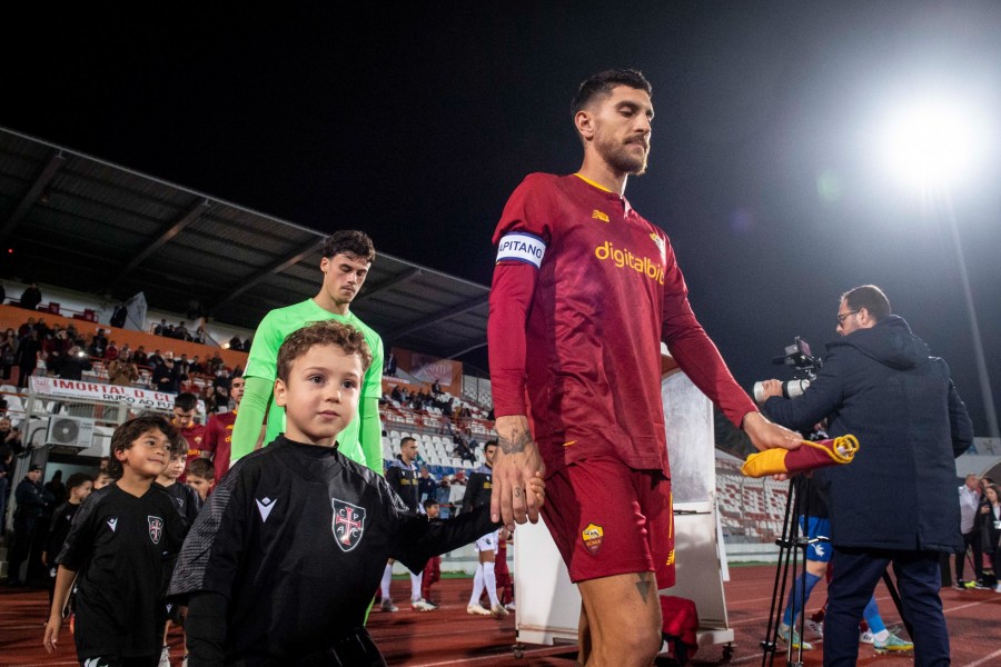 Lorenzo Pellegrini all'ingresso nell'amichevole contro il Casa Pia