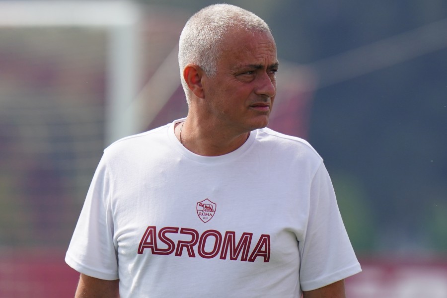 Mourinho segue un allenamento