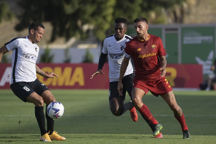 Lorenzo Pellegrini in azione contro il Portimonense