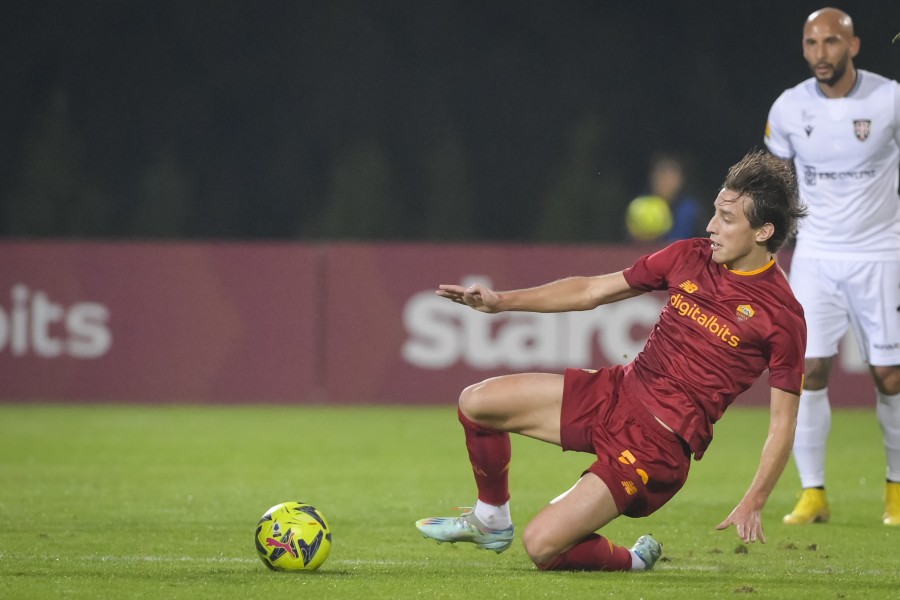 Edoardo Bove con la maglia della Roma