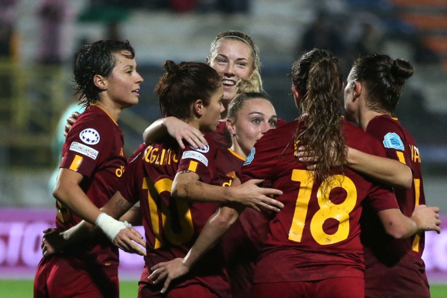 La Roma femminile dopo la vittoria con il St. Polten