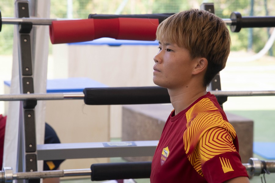 Moeka Minami in allenamento con la maglia della Roma