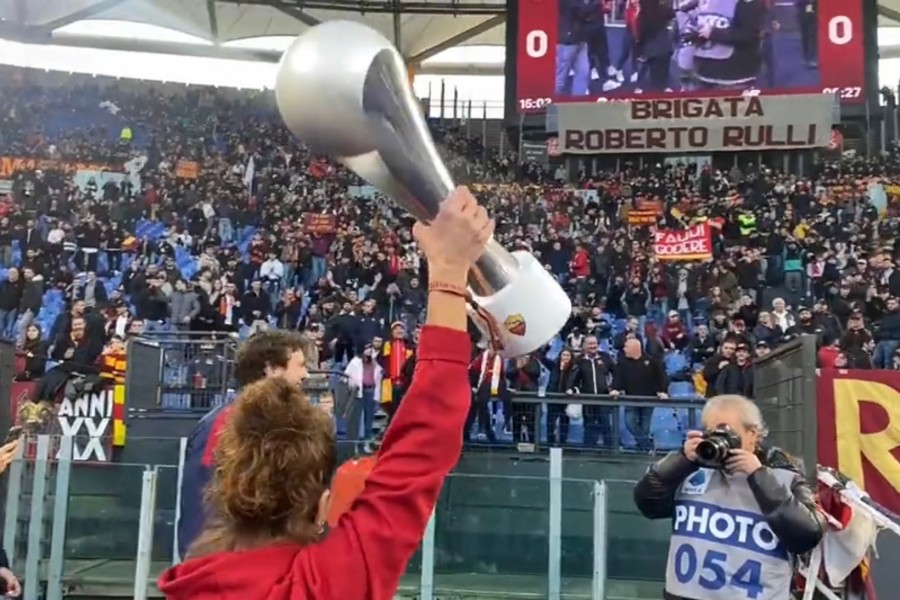 Bartoli sotto la Curva Sud