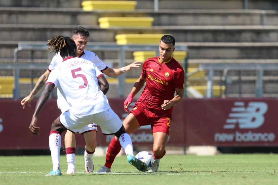 Satriano in azione con la maglia della Primavera giallorossa