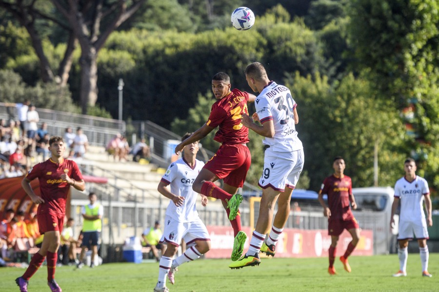 Joao Costa contro il Bologna