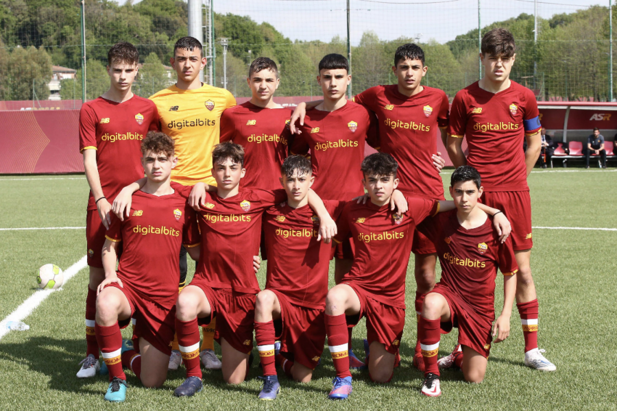 La Roma Under 14 prima della partita contro il Napoli