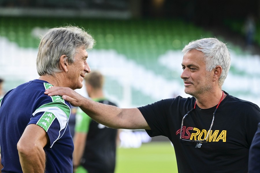 Manuel Pellegrini e José Mourinho nel pre-partita dell'amichevole del 2021