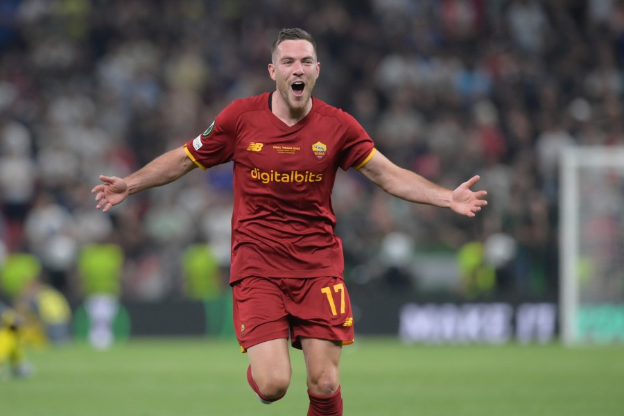 Jordan Veretout durante la notte di Tirana