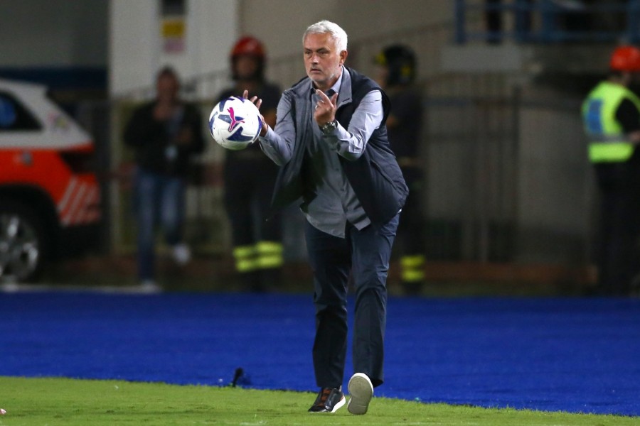 Mourinho in panchina durante Empoli-Roma