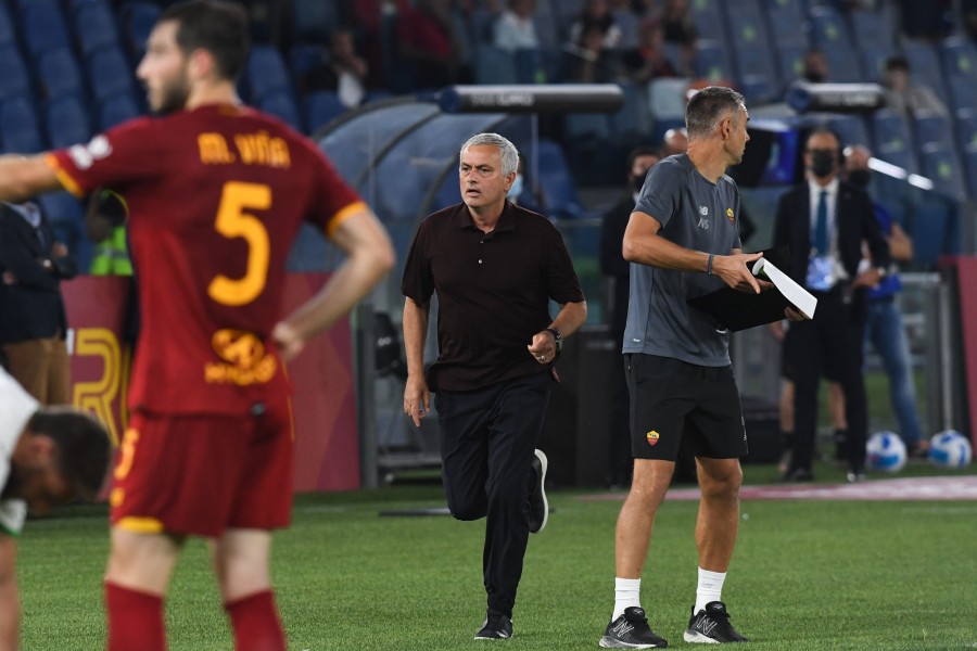 Mourinho durante la gara contro il Sassuolo