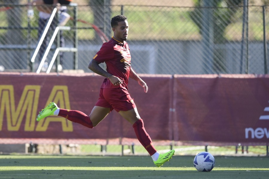 Kluivert in campo a Trigoria