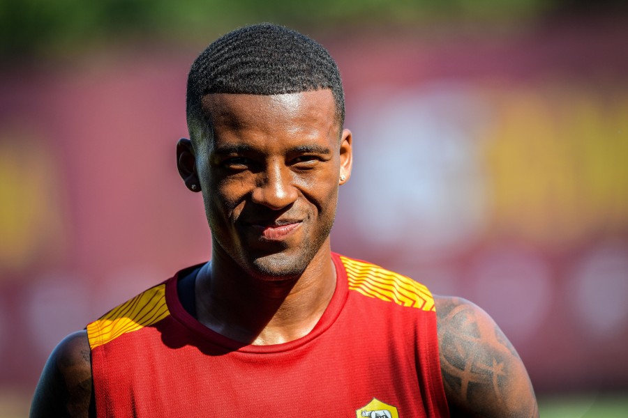 Il sorriso di Wijnaldum a Trigoria 