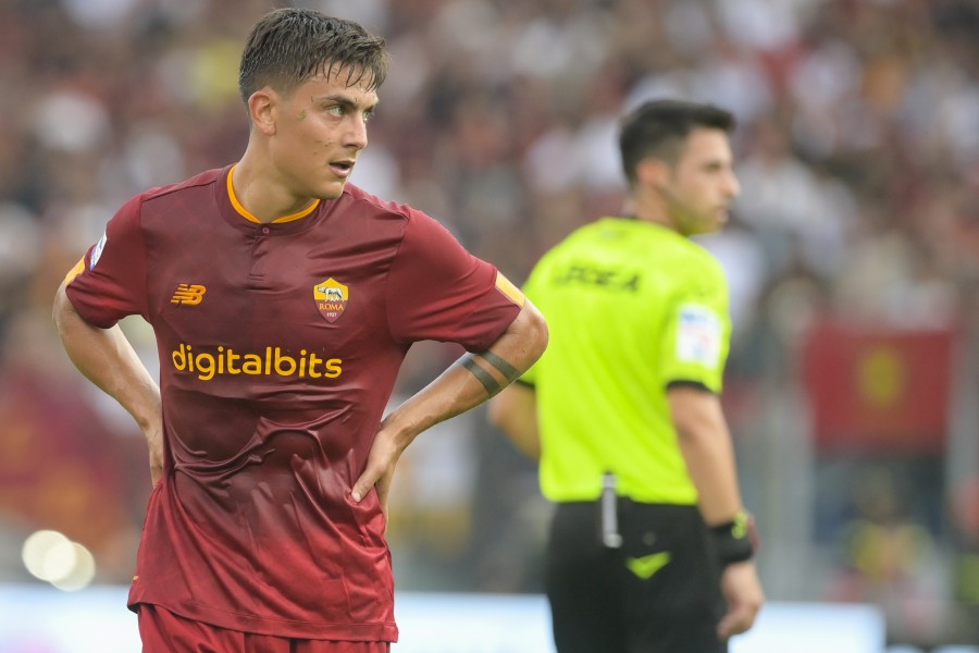 Dybala con la maglia della Roma