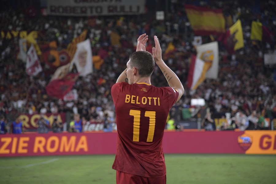 Belotti che ringrazia la Curva Sud 