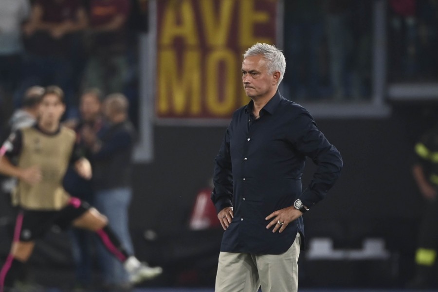 Mourinho in panchina all'Olimpico contro l'HJK Helsinki