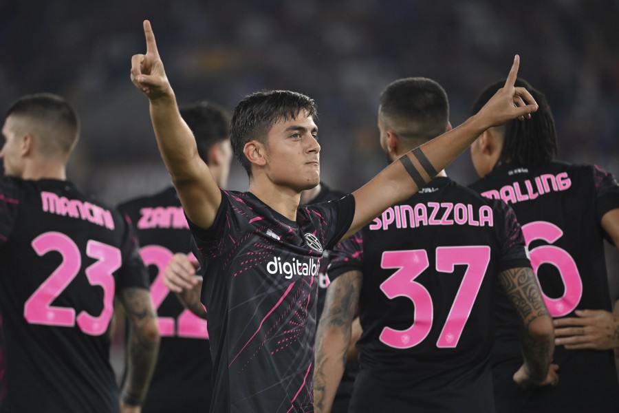 Dybala esulta dopo il gol all'Helsinki