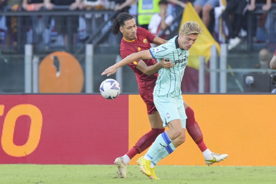 Chris Smalling in azione contro l'Atalanta