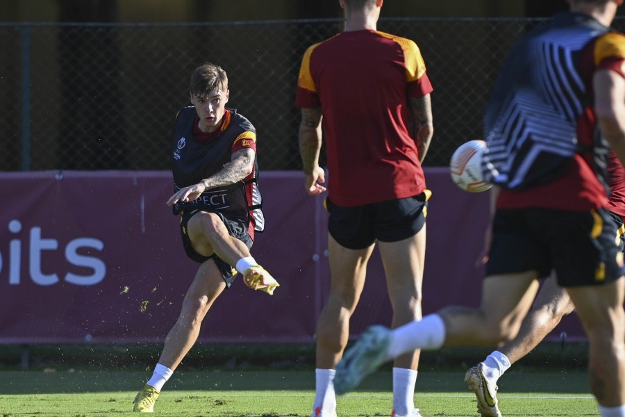 Zalewski in allenamento a Trigoria