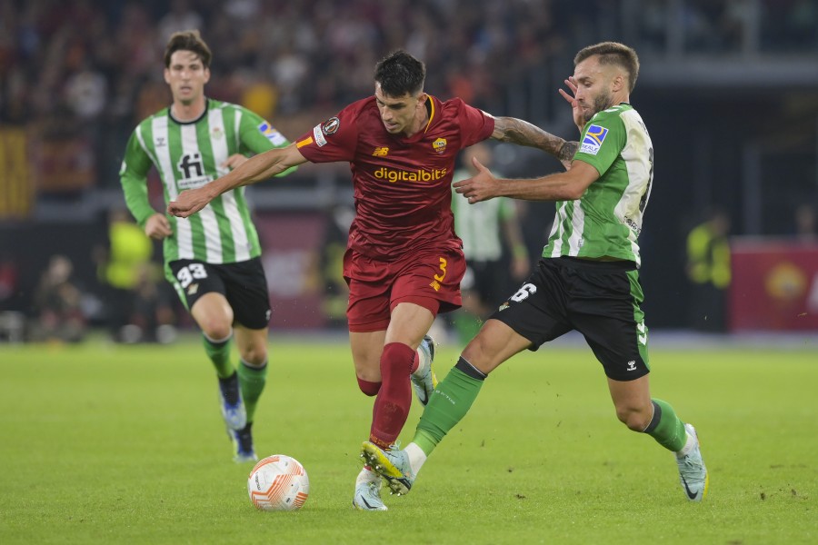 Ibanez in campo contro il Betis 