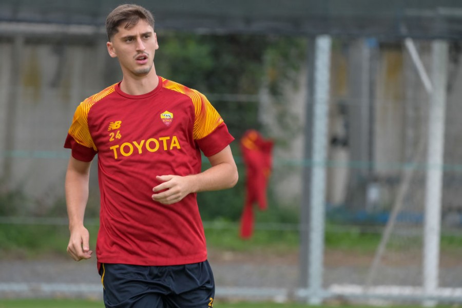 Marash Kumbulla durante un allenamento a Trigoria