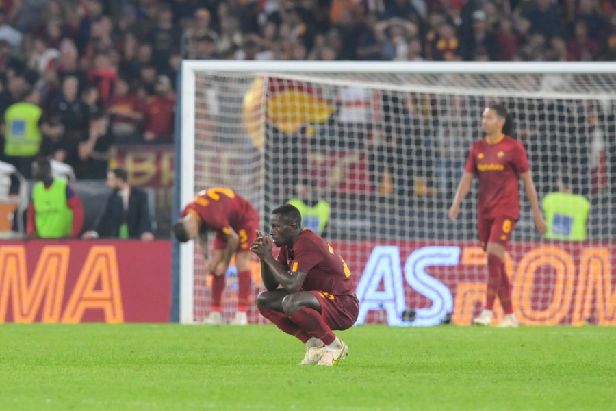 Roma players on their legs after the defeat against Napoli