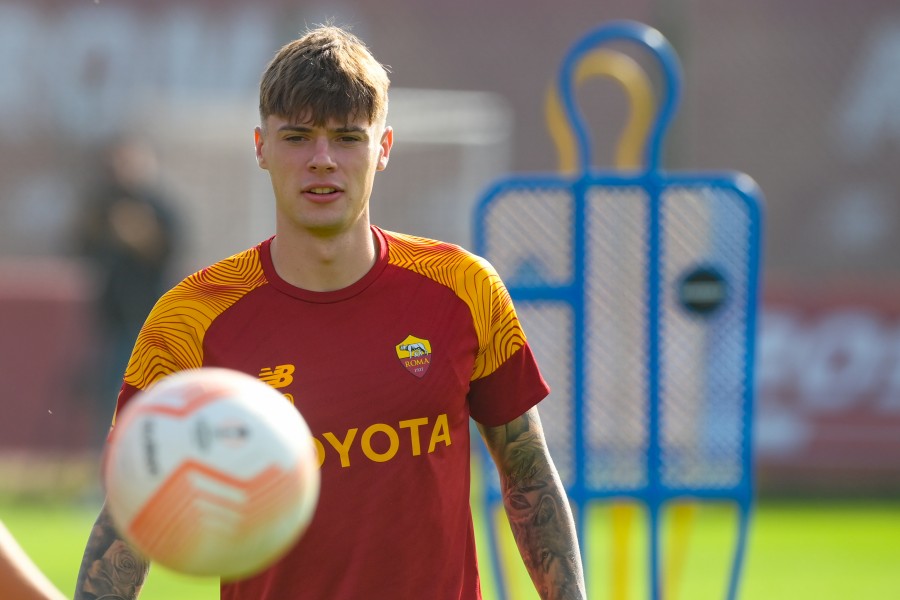 Zalewski in allenamento a Trigoria