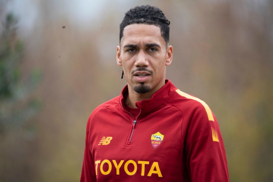 Chris Smalling durante un allenamento della Roma