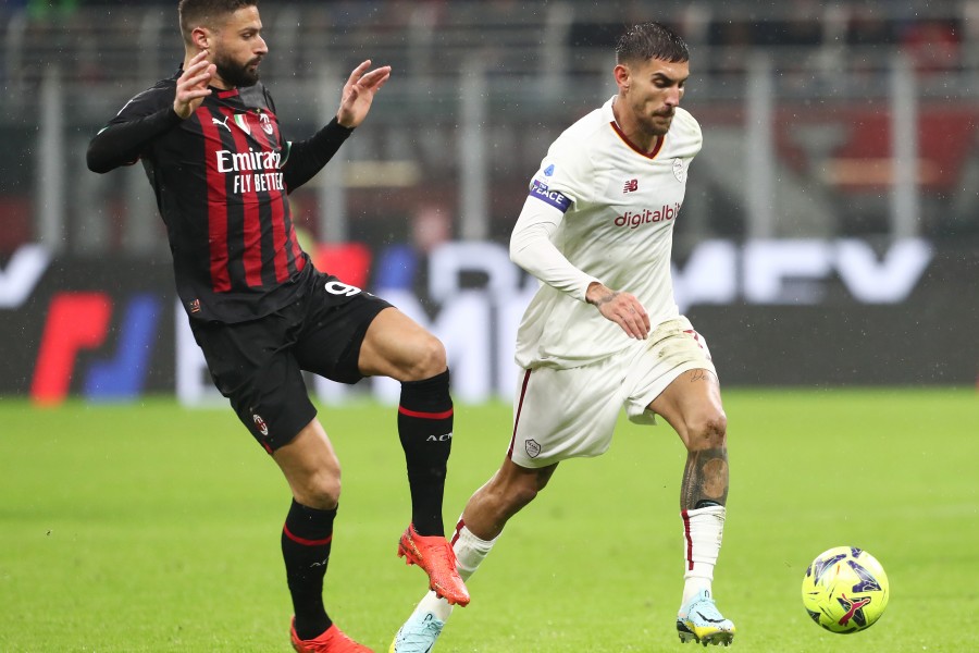 Lorenzo Pellegrini a duello con Giroud