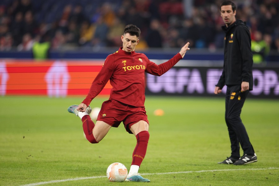 Roger Ibanez durante una partita della Roma