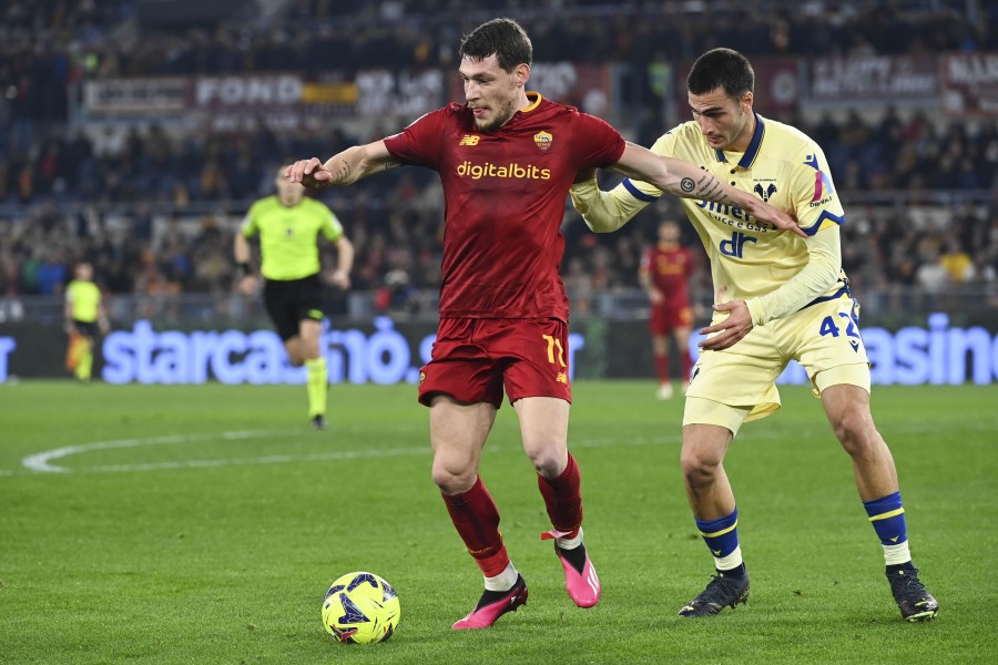 Andrea Belotti in azione contro l'Hellas Verona