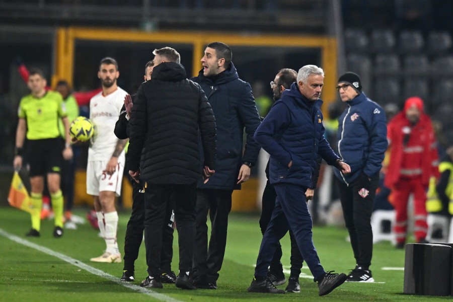 La lite tra Mourinho e Serra durante Cremonese-Roma