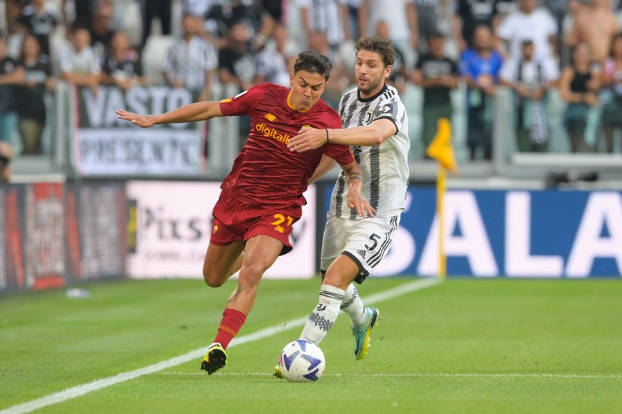Dybala in campo all'Allianz Stadium 