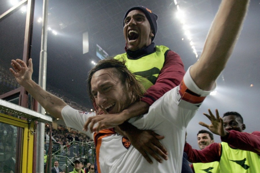 Totti segna all'Inter nel 2005