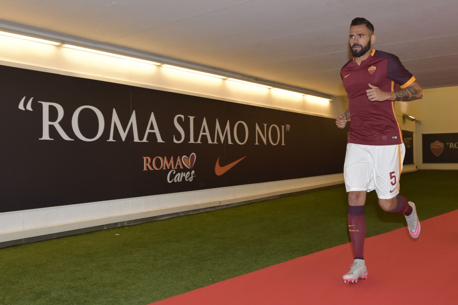 Leandro Castan con la maglia della Roma