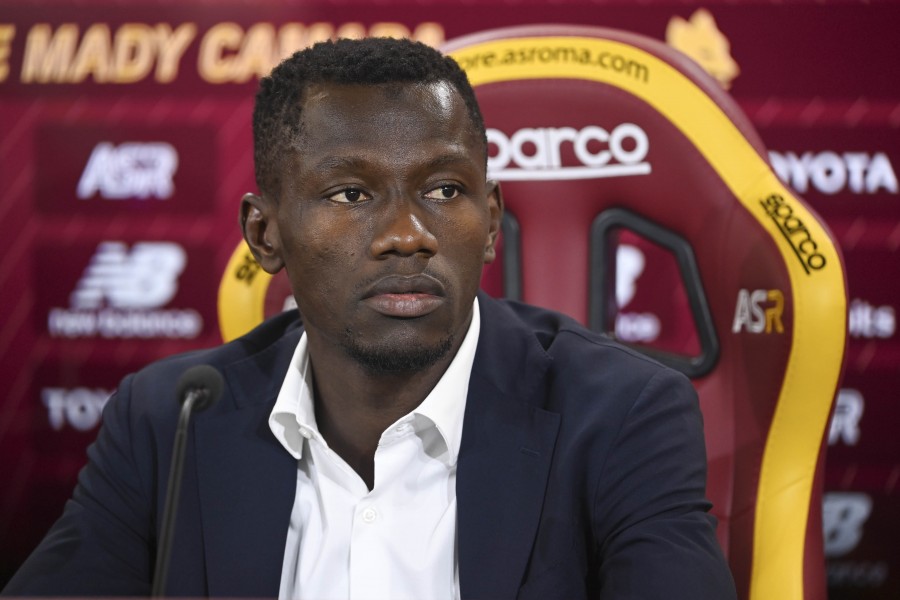 Mady Camara in conferenza stampa a Trigoria