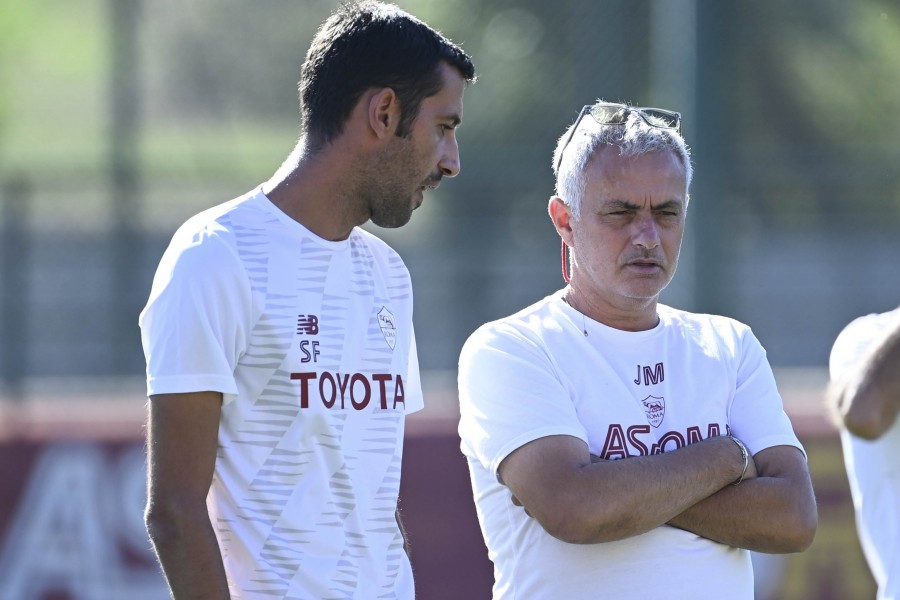 Foti e Mourinho durante un allenamento a Trigoria