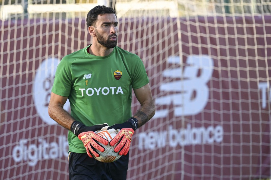 Rui Patricio in allenamento con la maglia della Roma