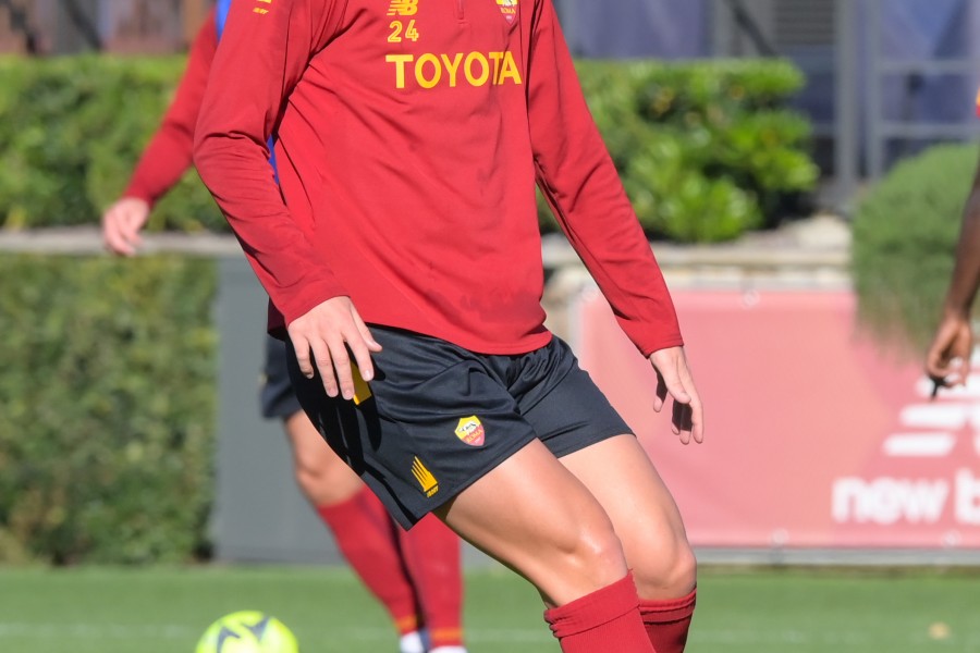 Kumbulla in allenamento a Trigoria