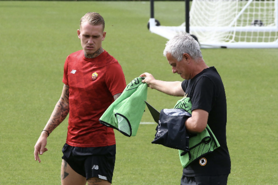 Mourinho e Karsdorp a Trigoria