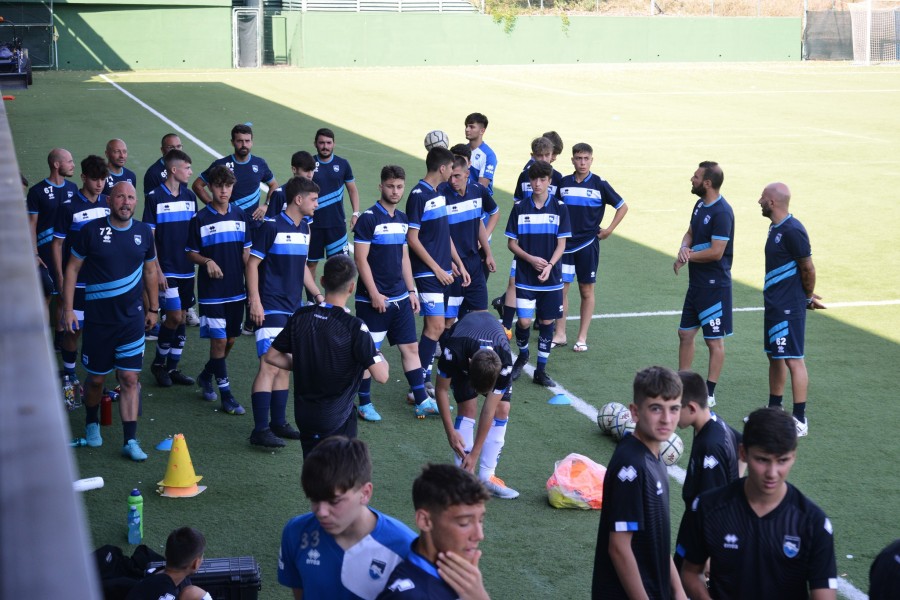 A picture of the guys training in Pescara Calcio Academy