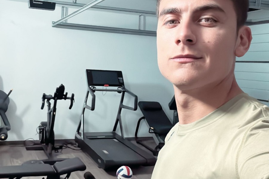 Dybala si allena in palestra